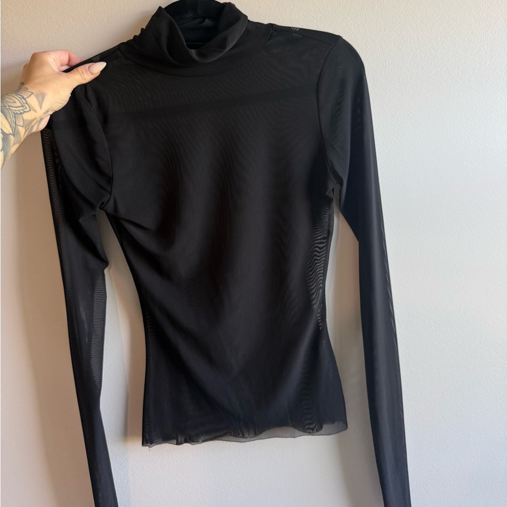 Women’s long sleeve mesh shirt, size small